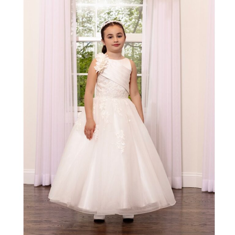Macis Design - Elegant Communion Dress in Ivory Color