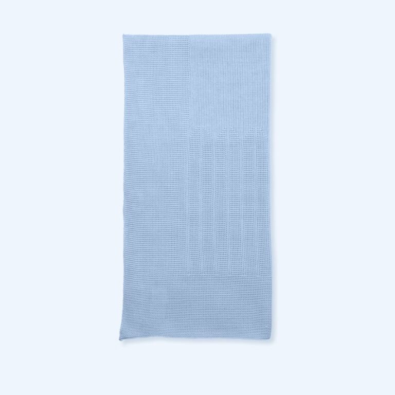 Light Blue Knitted Blanket – Mac Illusion