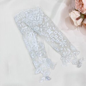 Princess Daliana Lace and Pearl Gloves